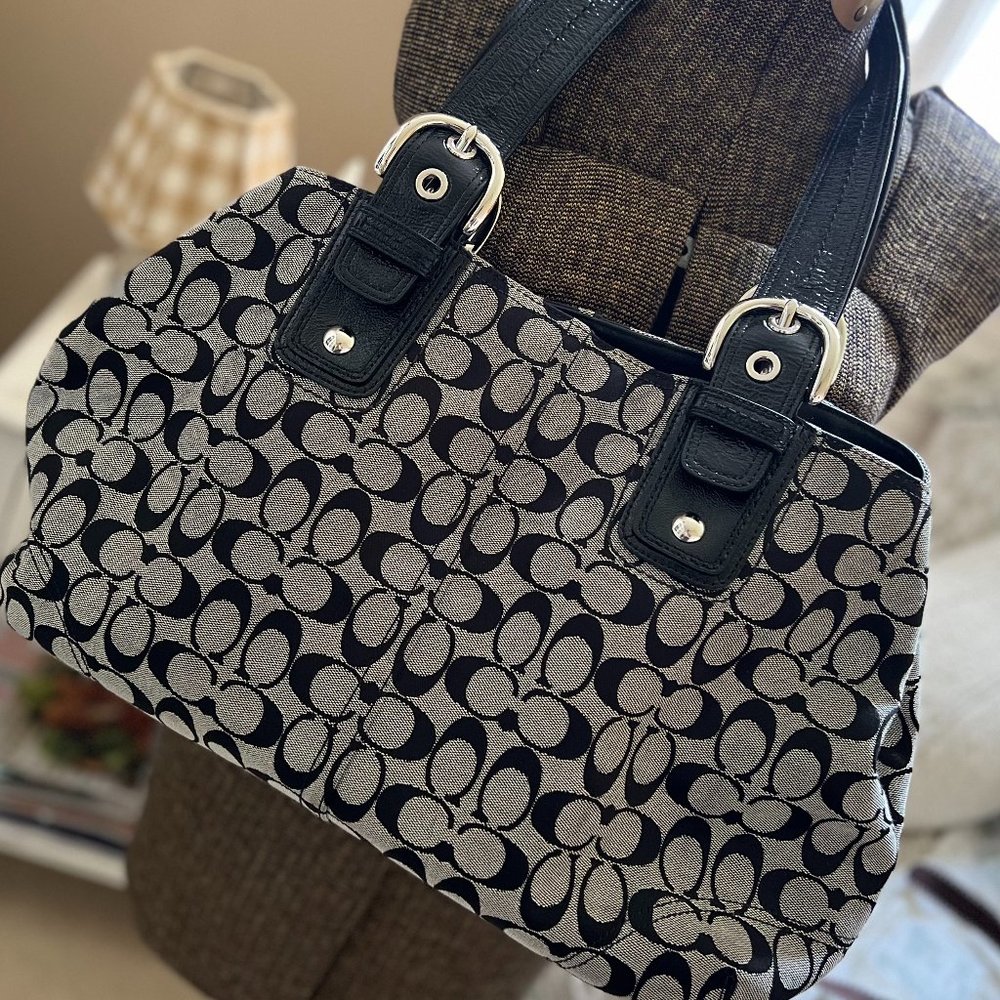 COACH — Authentic Handbag